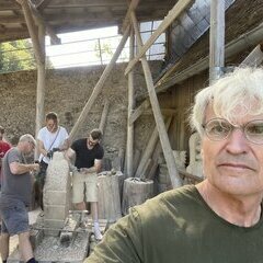Des Meisters wachsamer Blick auf das Team. Des Meisters wachsamer Blick auf das Team.