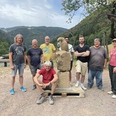 Das Team mit Tukan und Teamleiter für das Wochenendprojekt Das Team mit Tukan und Teamleiter für das Wochenendprojekt