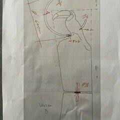 Skizze zur Realisierung des Projekts aus zwei Steinen, der obere davon drehbar auf dem unteren. Skizze zur Realisierung des Projekts aus zwei Steinen, der obere davon drehbar auf dem unteren.