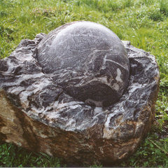 Halbkugel in Gneis