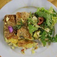 Sonntag Mittag als Hauptspeise: Gemüsegratin und Salat