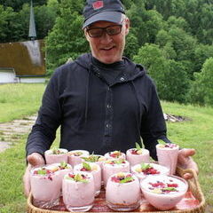 Sonntag Mittag: Hier kommt sie, die Sommertraumcrème mit Beeren