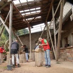 Erste Schläge in das Gestein.