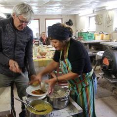 Das Life Cooking Team beim Schöpfen :-)