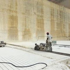 Auf diese Weise wurden die Steine für die beiden Kursen im Steinbruch gesägt