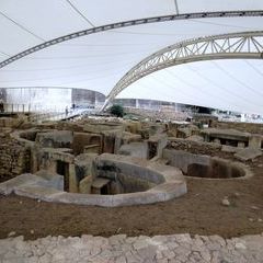 Besichtigung am Tag 1: Der überdachte neolithische Tempel von Tarxien