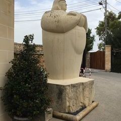 Magna Mater von einem englischen Bildhauer gefertigt - am Eingang des Limestone Heritage - dem Steinbruchmuseum in Malta