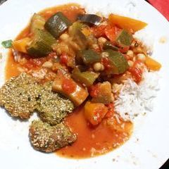 Samstag Mittag am Altar: Hauptspeise Basmatireis an Ratatouille mit Kicherbsenfalafel