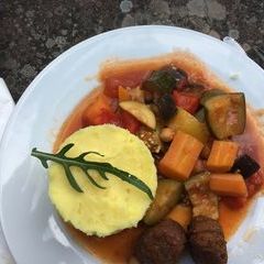 Sonntag Mittag: Ratatouille mit Kartoffelpüree und vegetarischen Hackbällchen