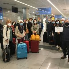 Ankunft der ersten Gruppe im Flughafen von Brindisi.