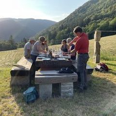 Abendliches Gelage am christlichen Altar