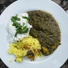 Palak Aloo&colon; Spinat mit Kartoffeln und vielen Gew&uuml;rzen mit Jasminreis und Kr&auml;uterquark