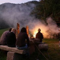 Abendliche Stimmung an den Feuern