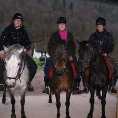 Überraschender Besuch von drei Ponys mit ihren Reiterinnen (rechts meine Tochter Elena)