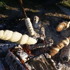 Stockbrot - von weiß über braun bis vorsicht fast und tiefschwarz