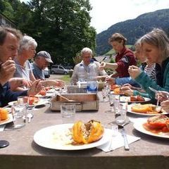 Mittagessen am Altar