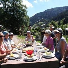 Mittagessen am Altar