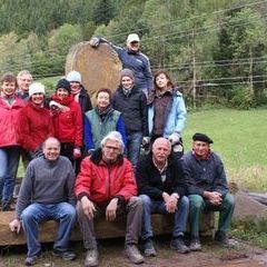 Die zwölf Kursteilnehmer des Kurses K8-13 mit Kursleiter in Kälte und Wind !