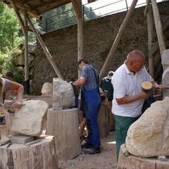 Geduldiges Klopfen im Rhythmus der schnell vergehenden Zeiten