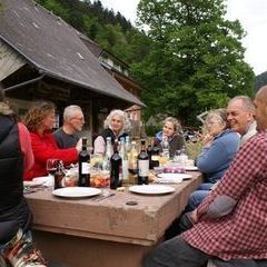 Gemütliche Runde am Altar