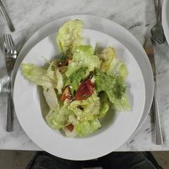 Freitag Mittag beginnt mit einem bunten Salat