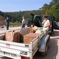 Die Ladung wird von der Chefin des Steinbruchs berechnet