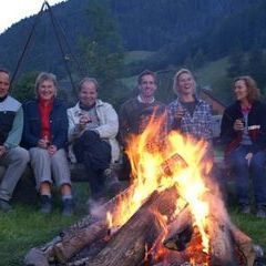 Nach getaner Arbeit ... Entspannung am Feuer