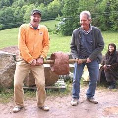 Neue olympische Disziplin: Steinradschleppen !