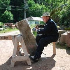 "Van Gogh" bei der Arbeit am Stein
