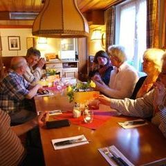 Abendliche Einkehr im Dorfgasthaus "Zur Linde"